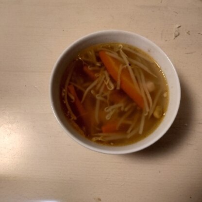 今日はモヤシと人参の和風スープを作りました。同じ人参を使った料理と言う事で作ったよレポートを送らせて頂きました。